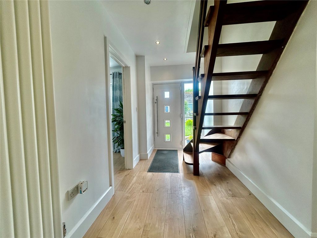 Property photo 2 of 24 Picture No. 01