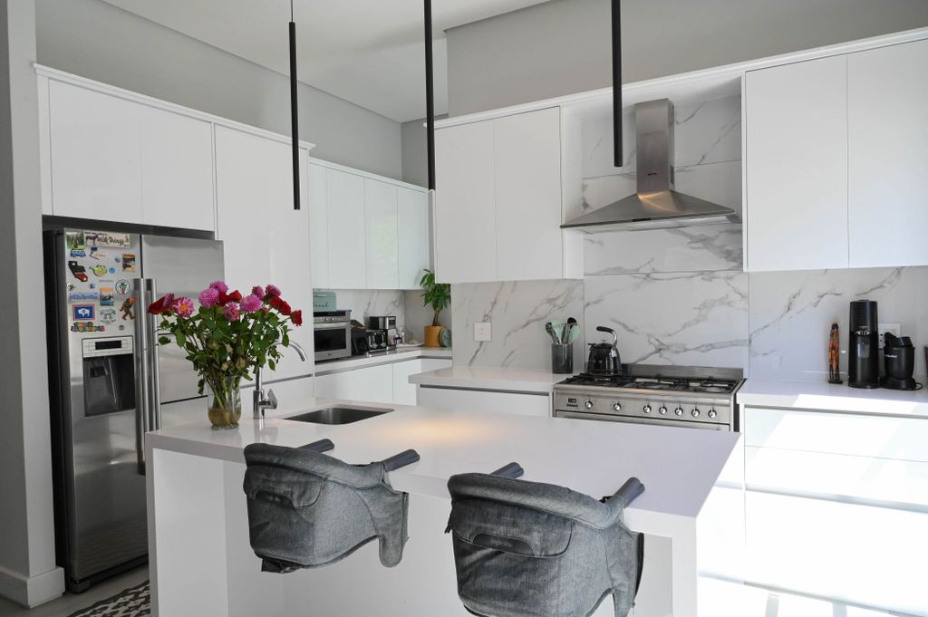 Property photo 2 of 33 Sw1731168