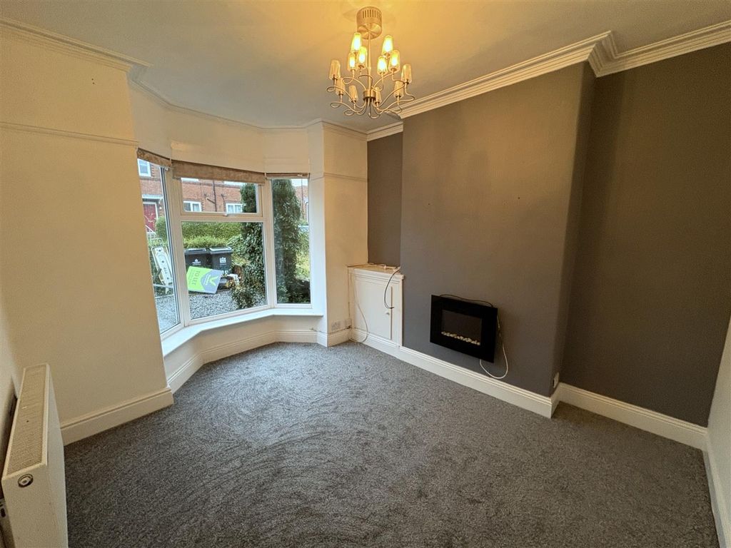 Property photo 3 of 16 Lounge