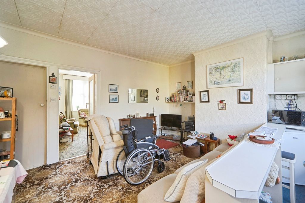 Property photo 3 of 13