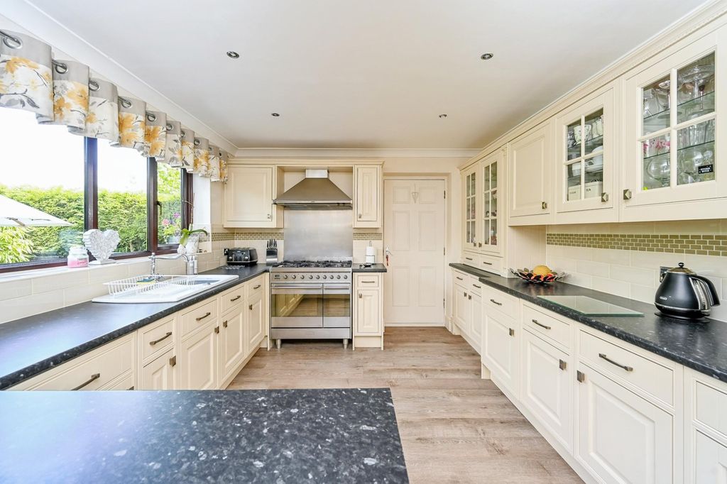 Property photo 2 of 14 Picture No. 04