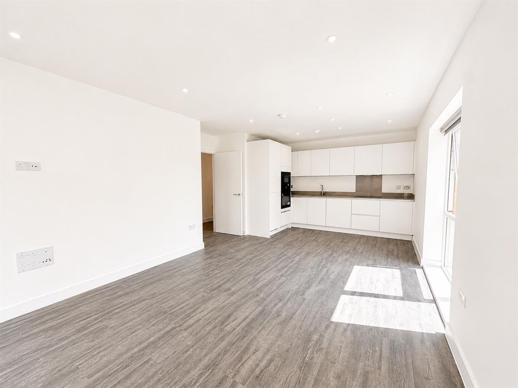 Property photo 2 of 13 Living.Png