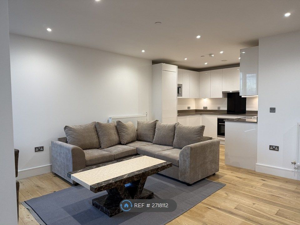 Property photo 2 of 20 Livingroom