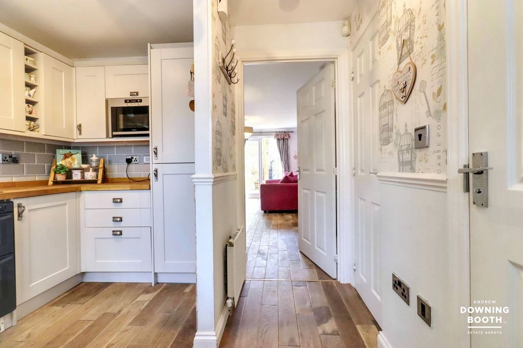 Property photo 2 of 23