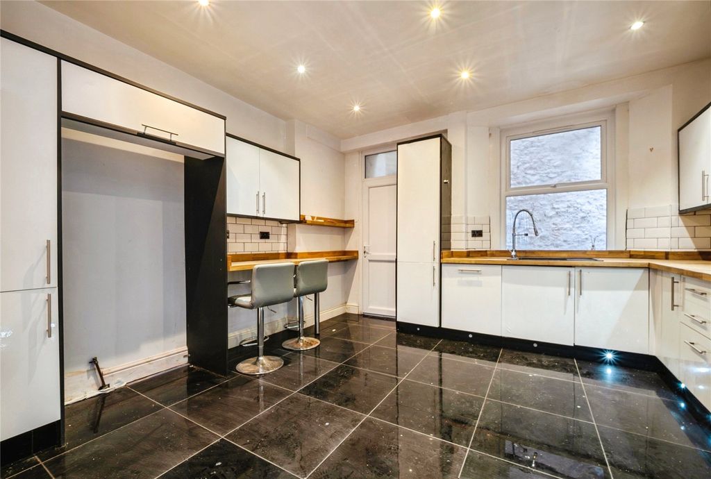 Property photo 3 of 22 Picture No. 21