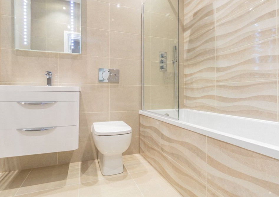Property photo 3 of 6 Fleet House Bathroo,