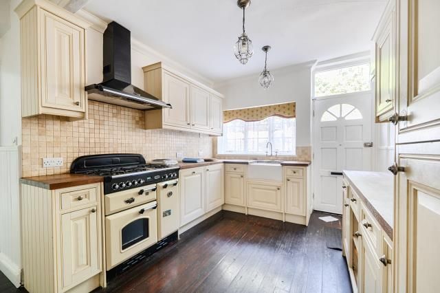 Property photo 3 of 20 Kitchen