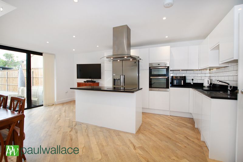 Property photo 3 of 18 Kitchen