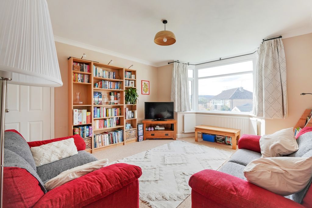 Property photo 2 of 21 Lounge