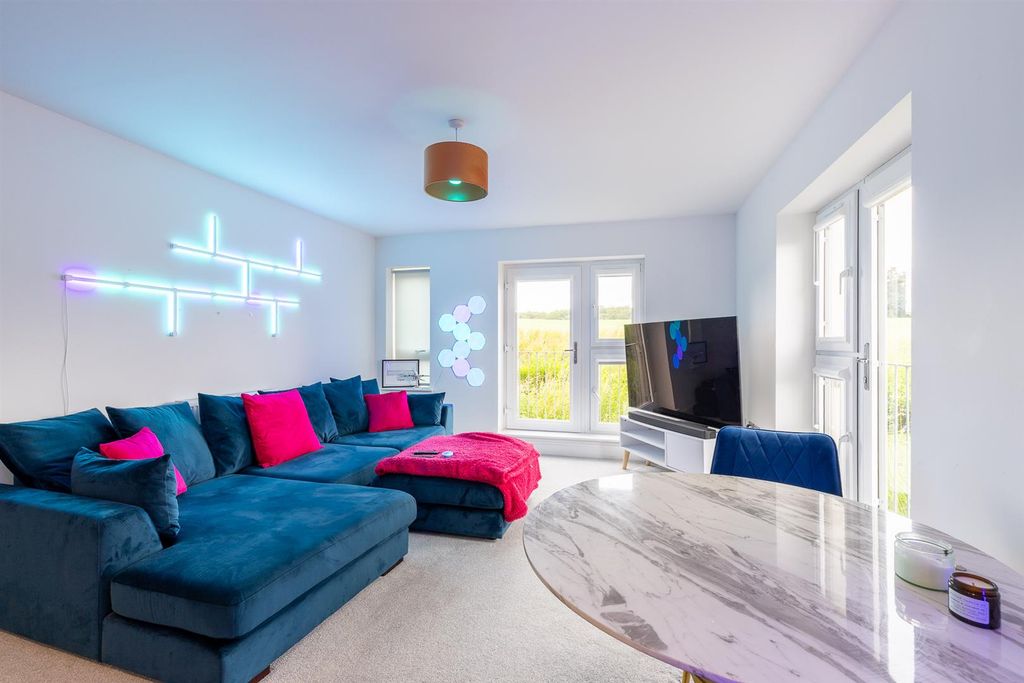 Property photo 3 of 20 4, Croll Gardens Perth, Ph1 0Ad-13.Jpg