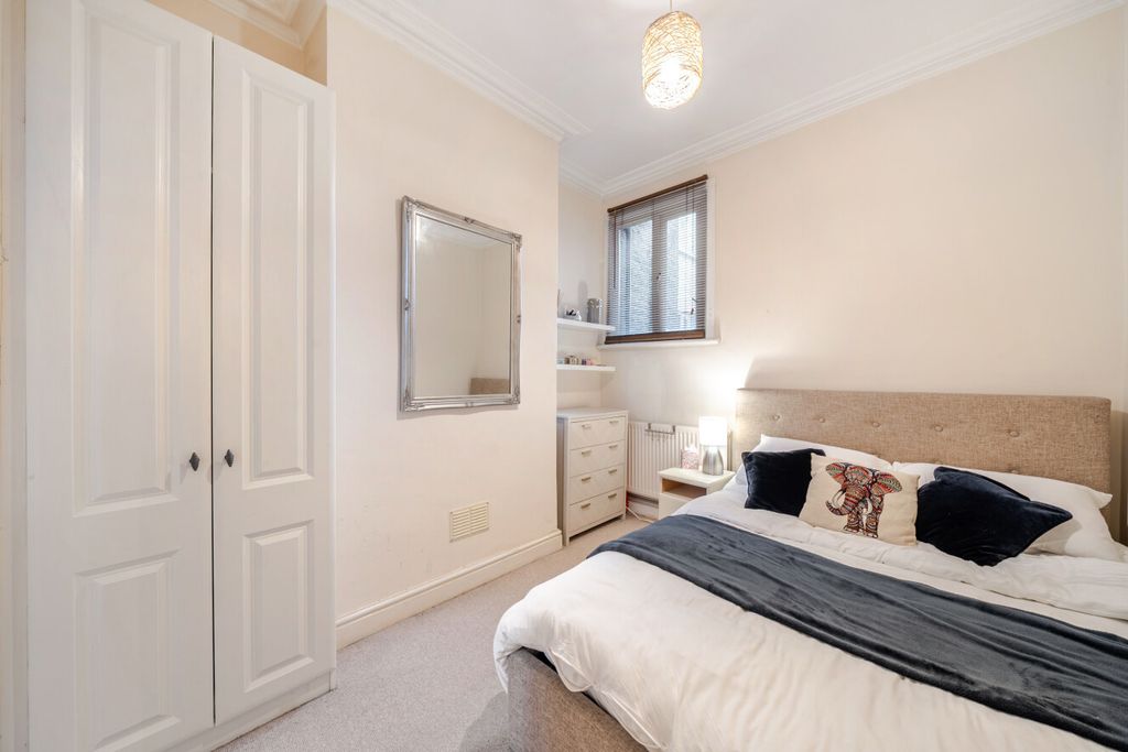 Property photo 2 of 9 1404977-5-697B2Fc...
