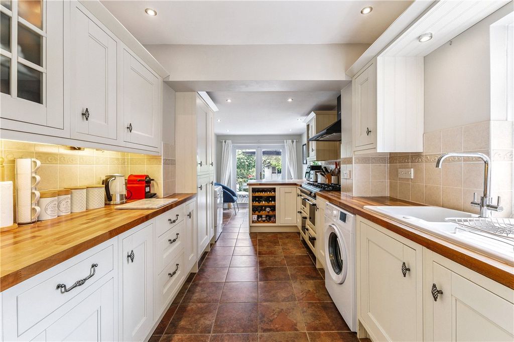 Property photo 3 of 21 Kitchen/Breakfast Rm