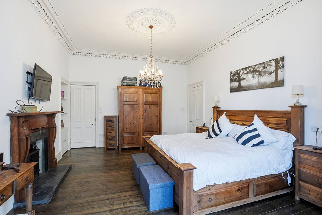 Property photo 3 of 27