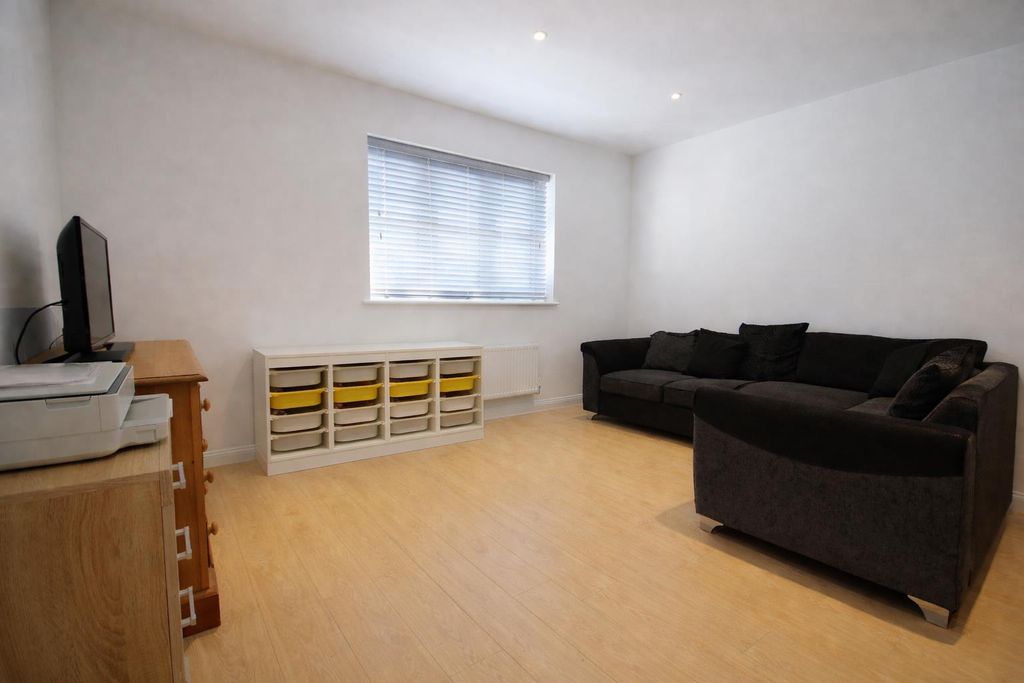 Property photo 3 of 9 Chatgpt Image Mar 2, 2026, 03_49_23 Pm.Png