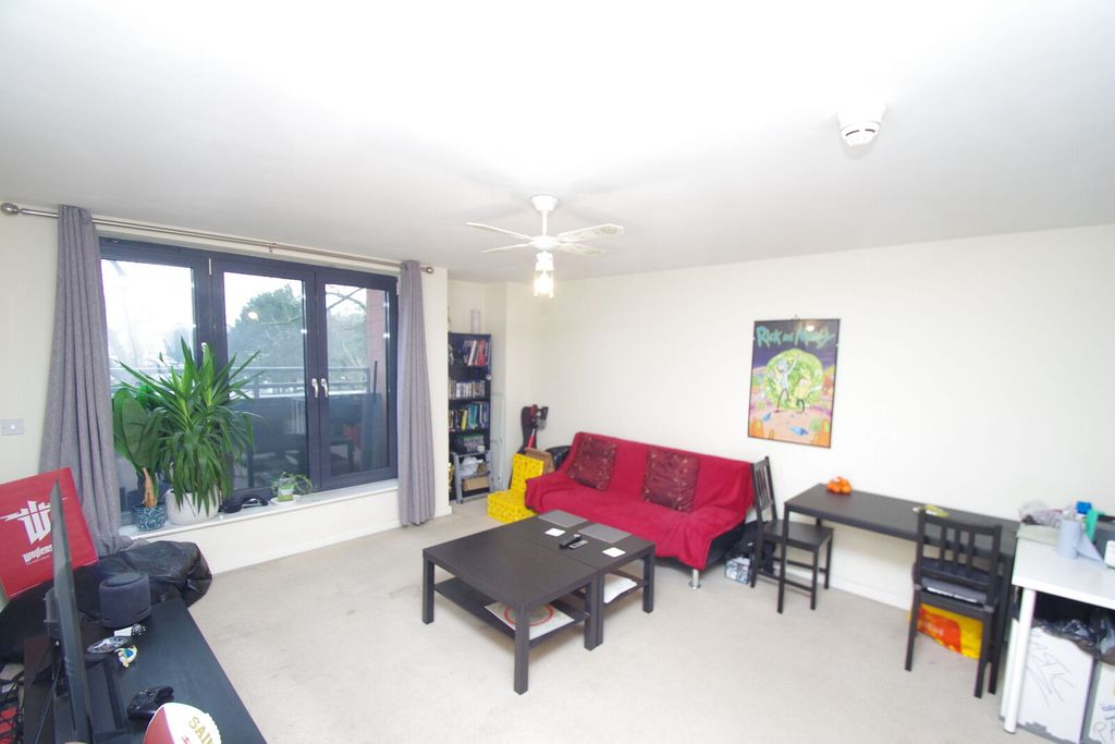 Property photo 2 of 8