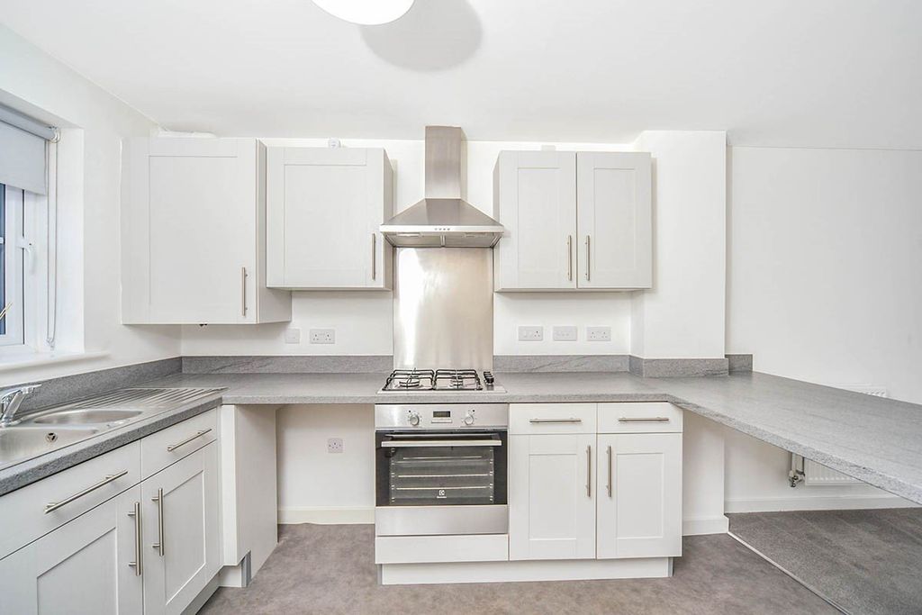 Property photo 2 of 8 Kitchen