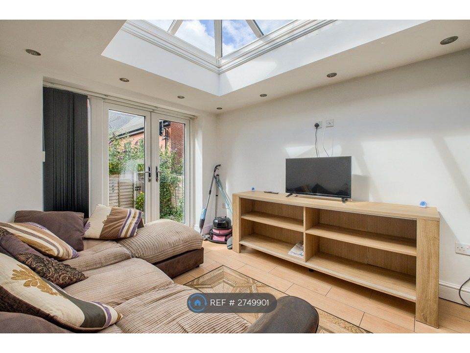 Property photo 2 of 25 Kitchen/ Living Room