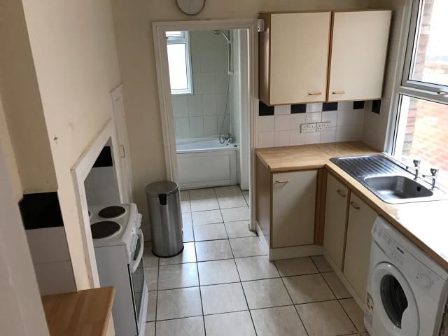 Property photo 2 of 6 Kitchen
