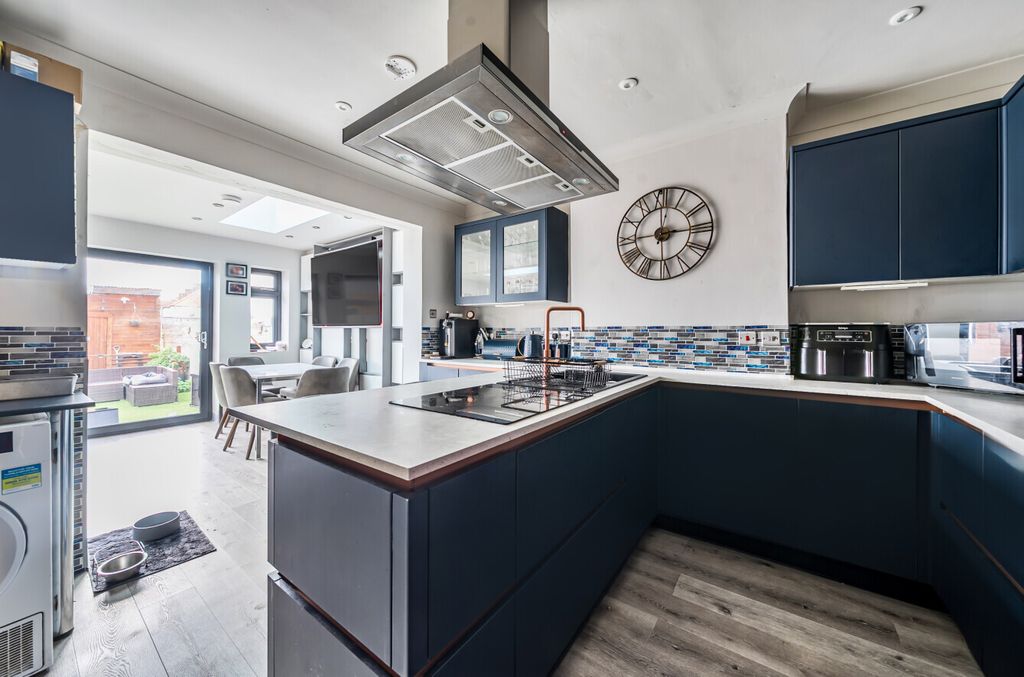 Property photo 1 of 19 Picture No. 12