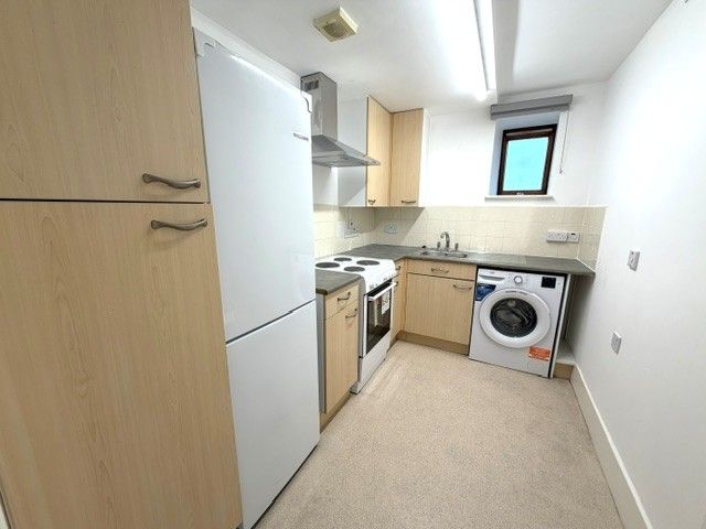 Property photo 2 of 10 Kitchen