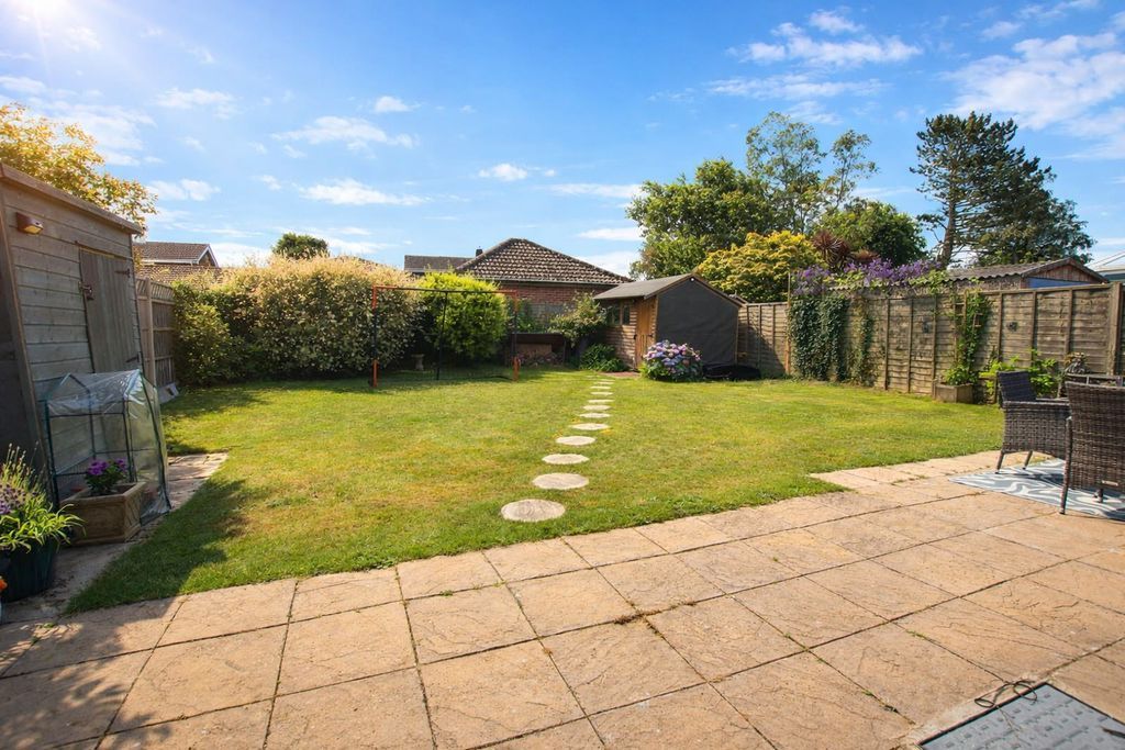 Property photo 3 of 18 Garden