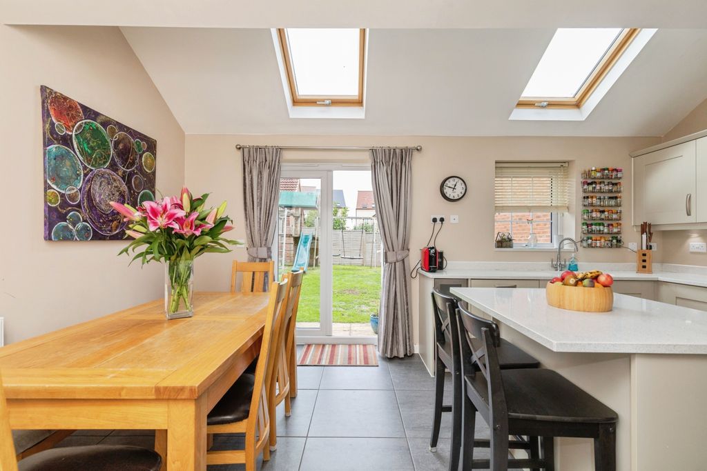 Property photo 2 of 21 Kitchen / Diner