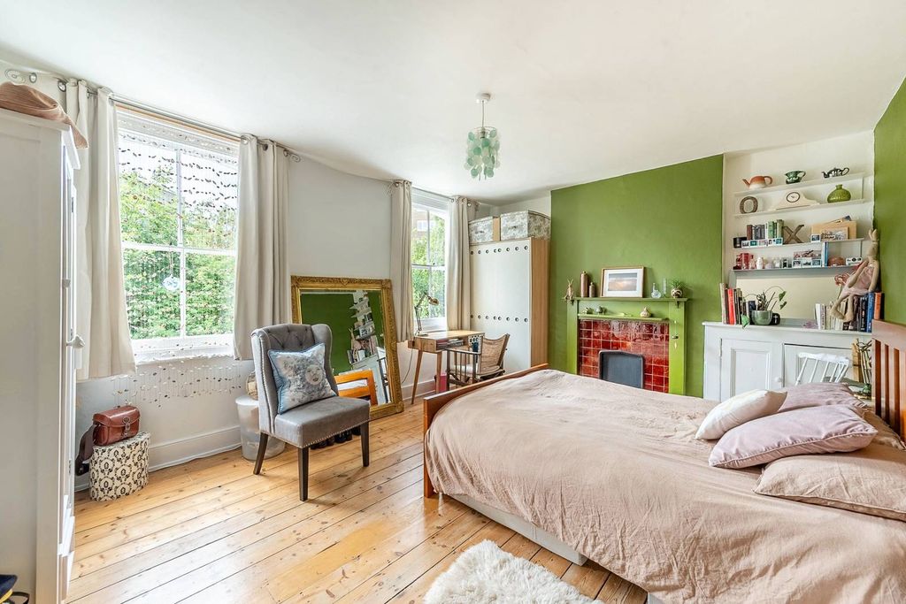Property photo 1 of 32