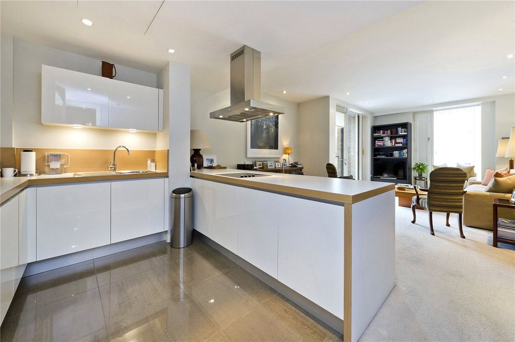 Property photo 1 of 11 Kitchen