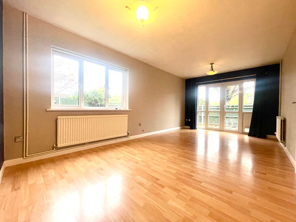 Property photo 3 of 10 Photo 02