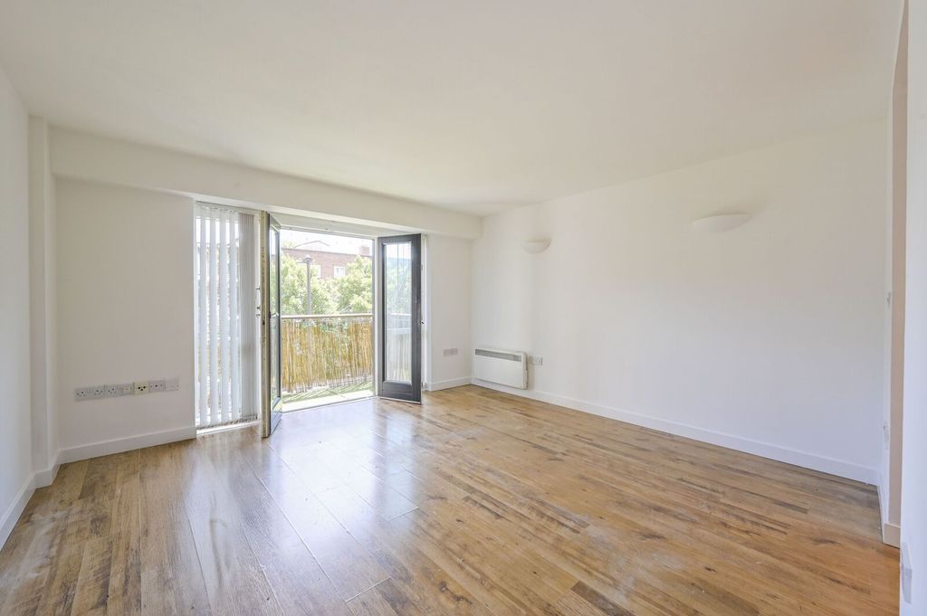 Property photo 2 of 8