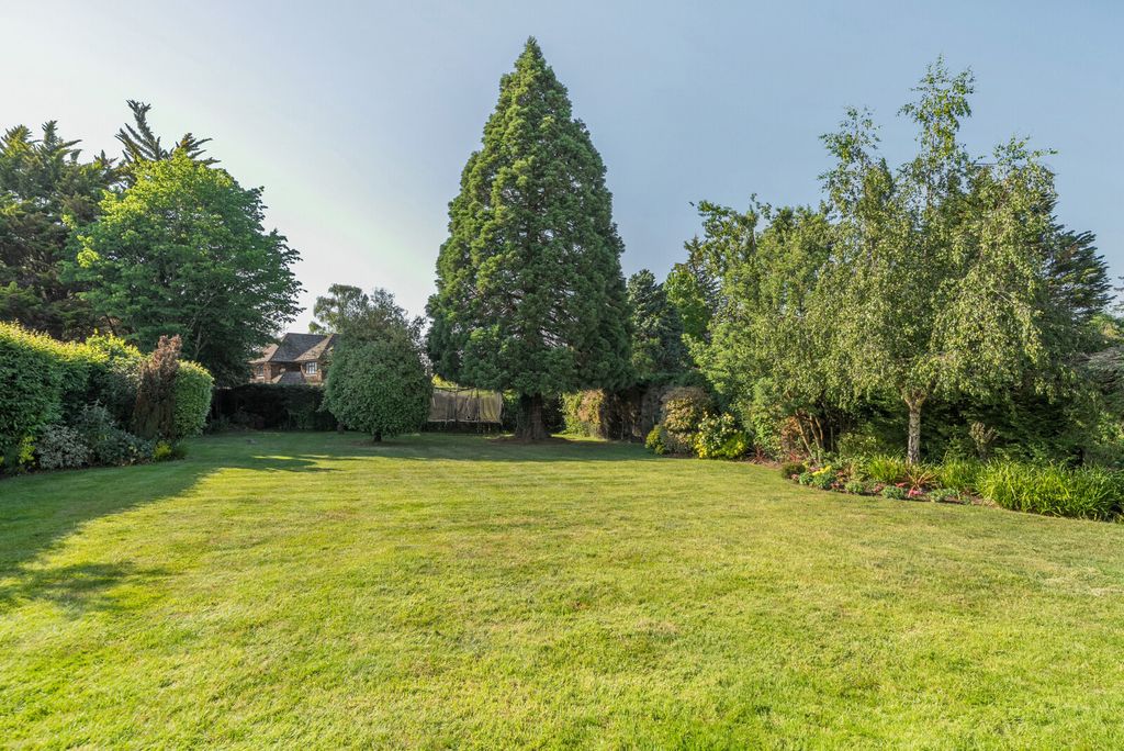 Property photo 2 of 28 Garden