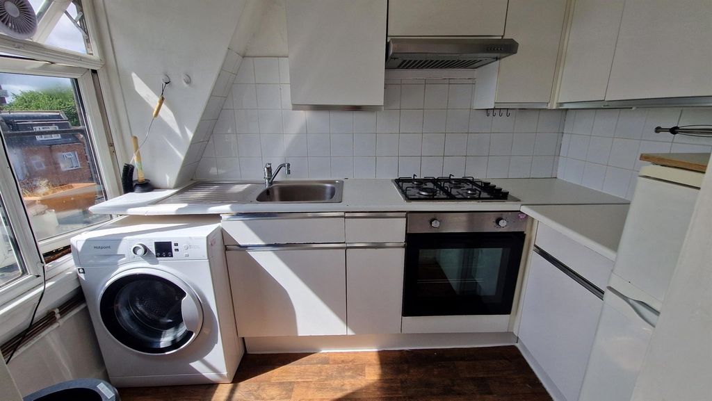 Property photo 3 of 8 Kitchen .Jpg
