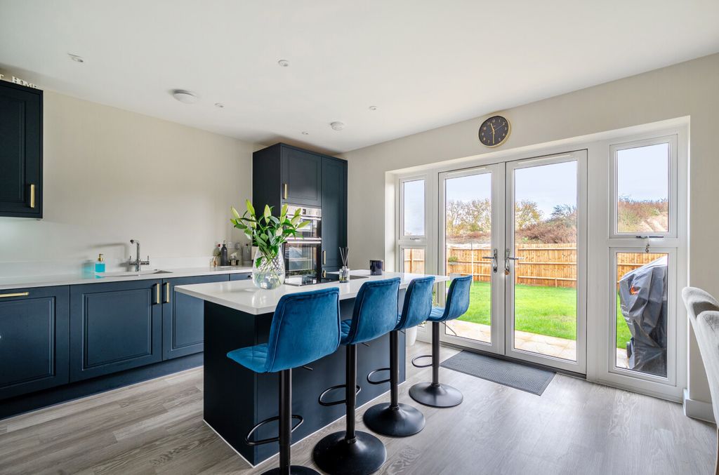 Property photo 2 of 12 1381360-14-69147F...