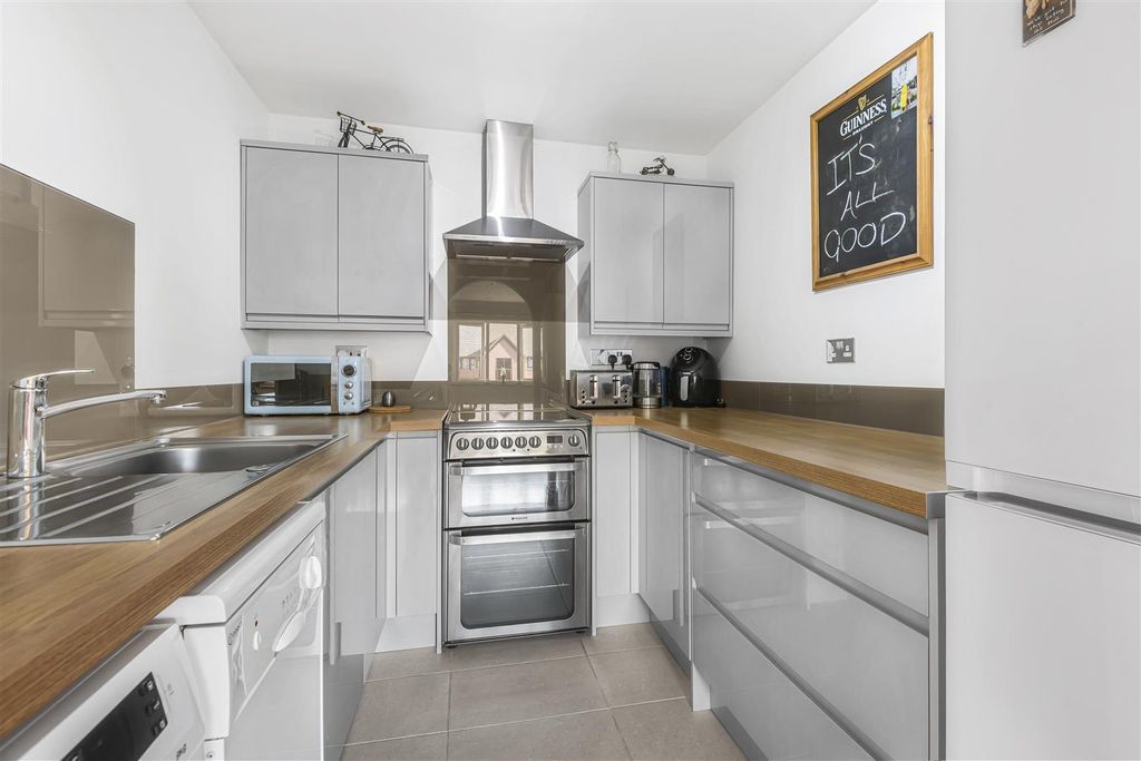Property photo 3 of 9 3_51864.Jpg