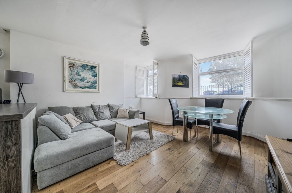 Property photo 3 of 17 1361791-7-68Dff96...