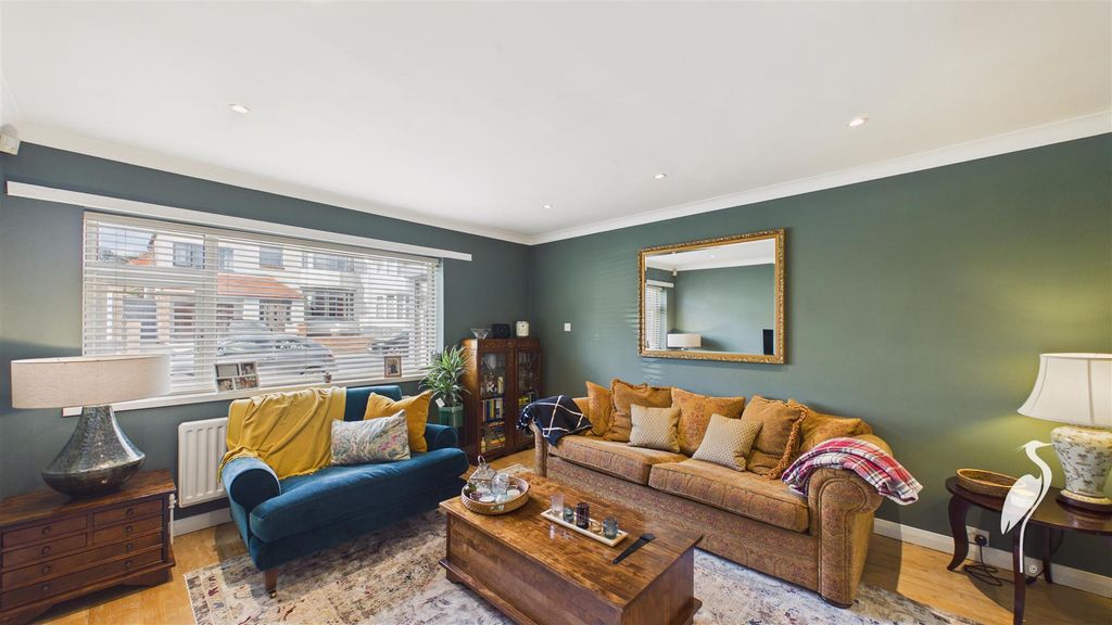 Property photo 3 of 51 Lounge