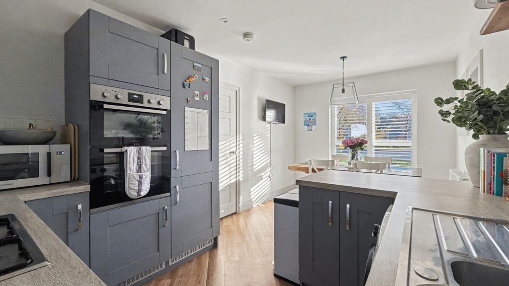 Property photo 3 of 17 4683935