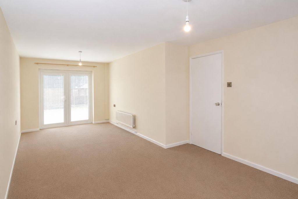 Property photo 2 of 11 Long Shott Living Room.Png