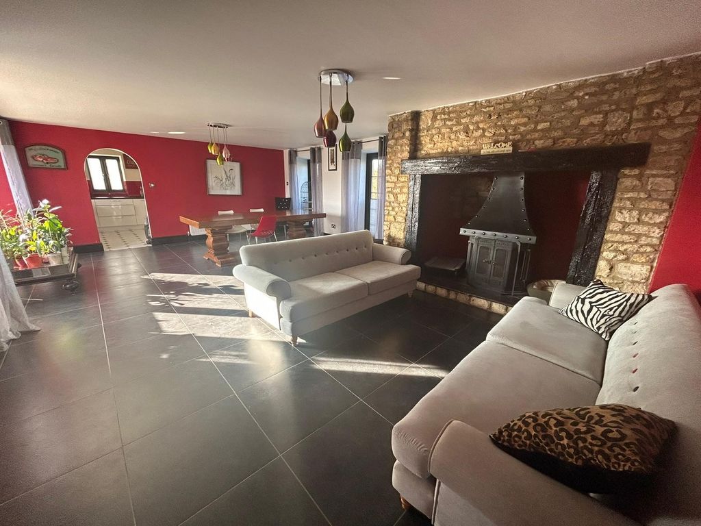 Property photo 3 of 6