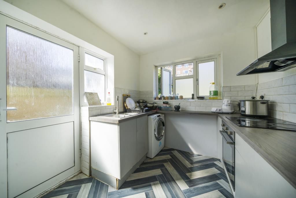 Property photo 2 of 18 Kitchen