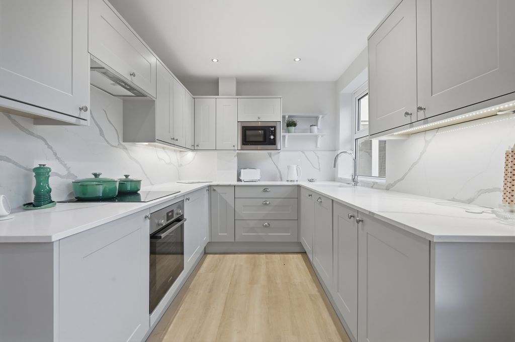 Property photo 2 of 13 Picture No. 12