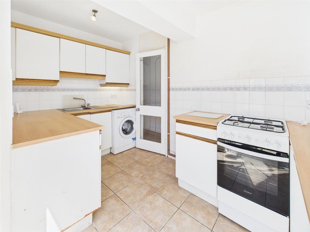 Property photo 3 of 15 Kitchen