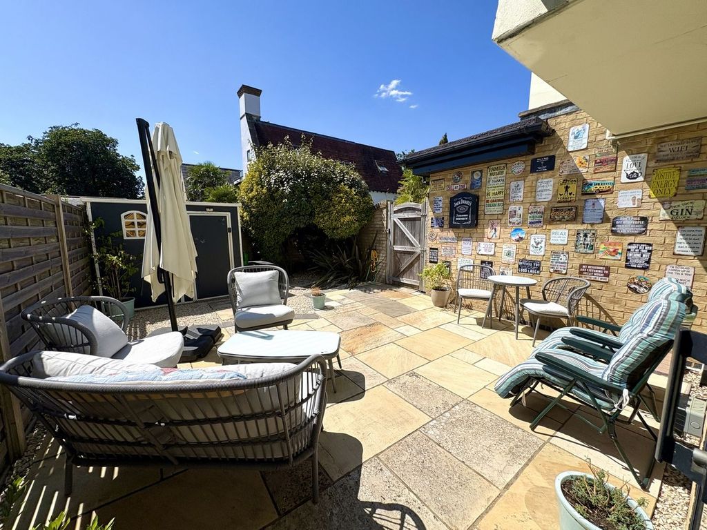 Property photo 2 of 30