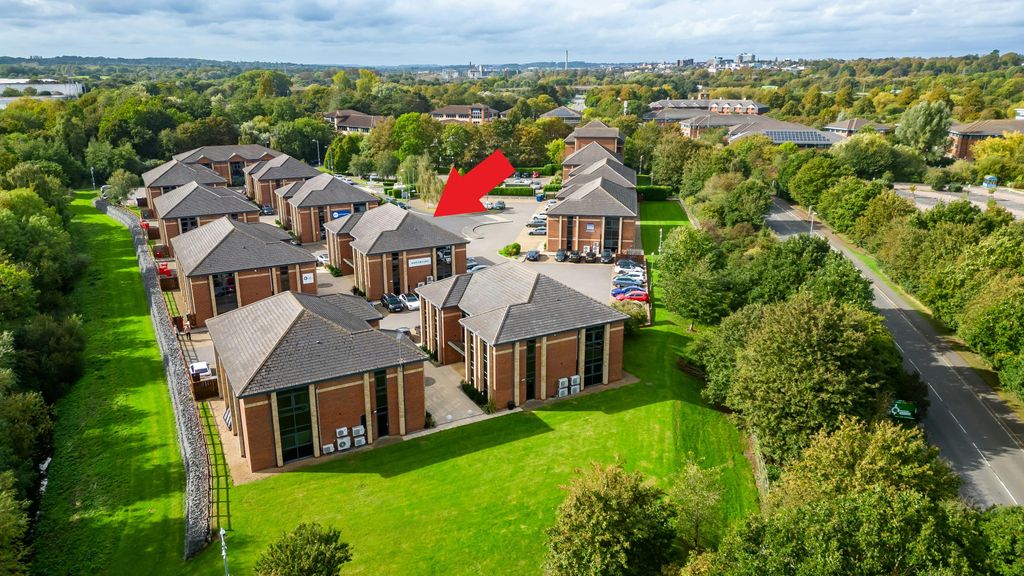 Property photo 2 of 6 24 26 Queensbridge-74.Jpg