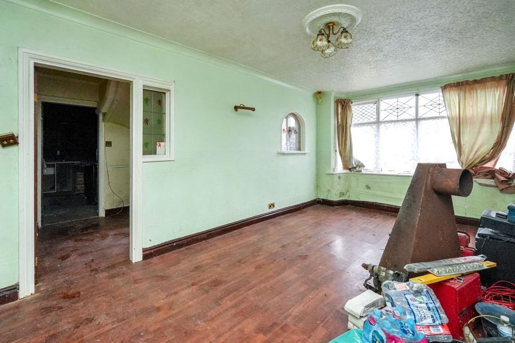 Property photo 2 of 20