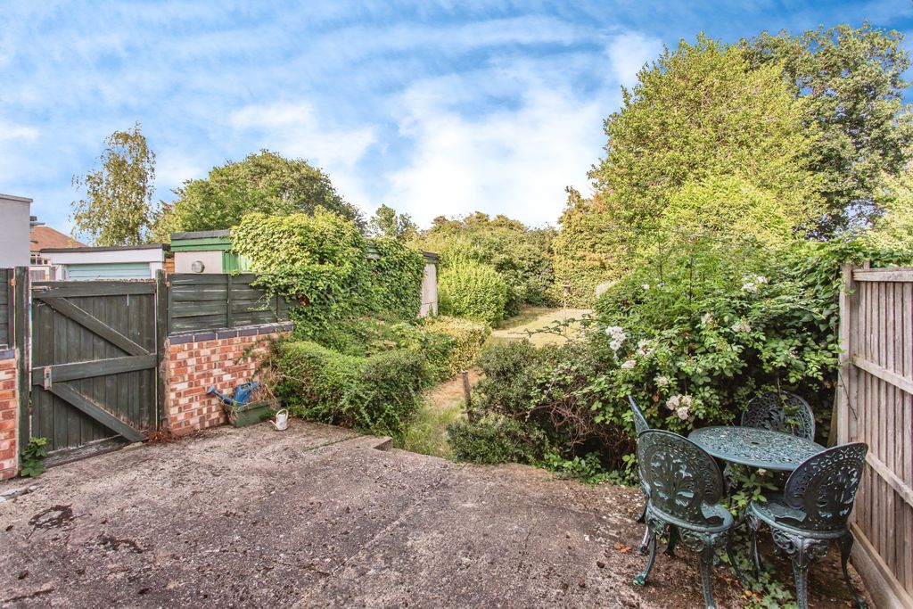 Property photo 2 of 20