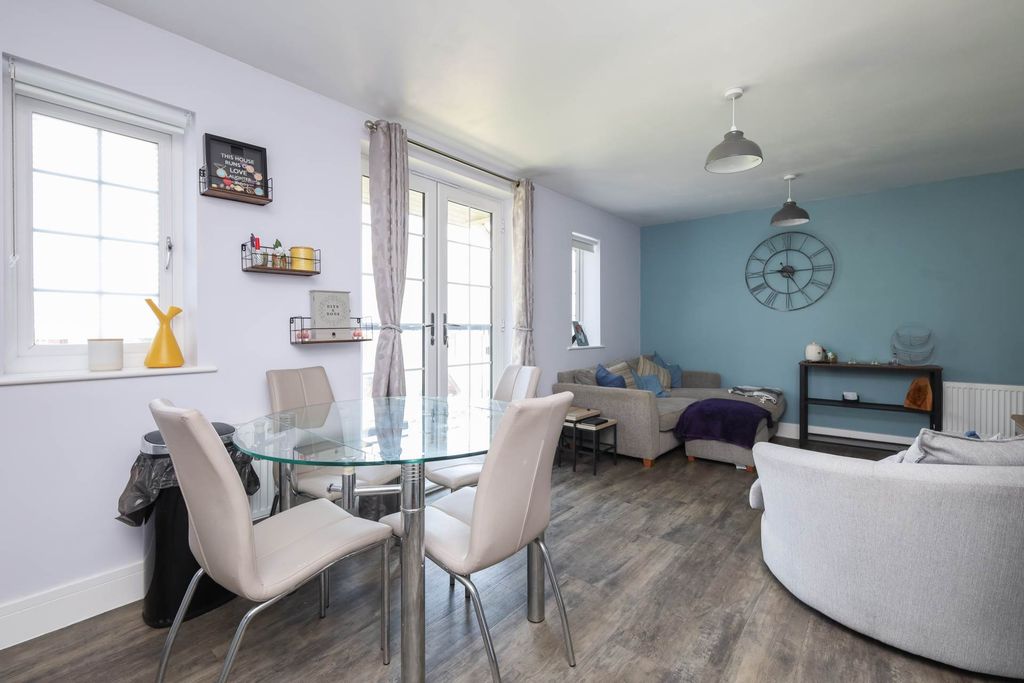 Property photo 2 of 23