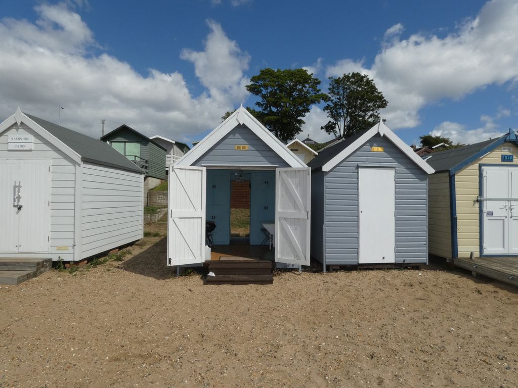 Property photo 1 of 6 Beach Hut For Sale