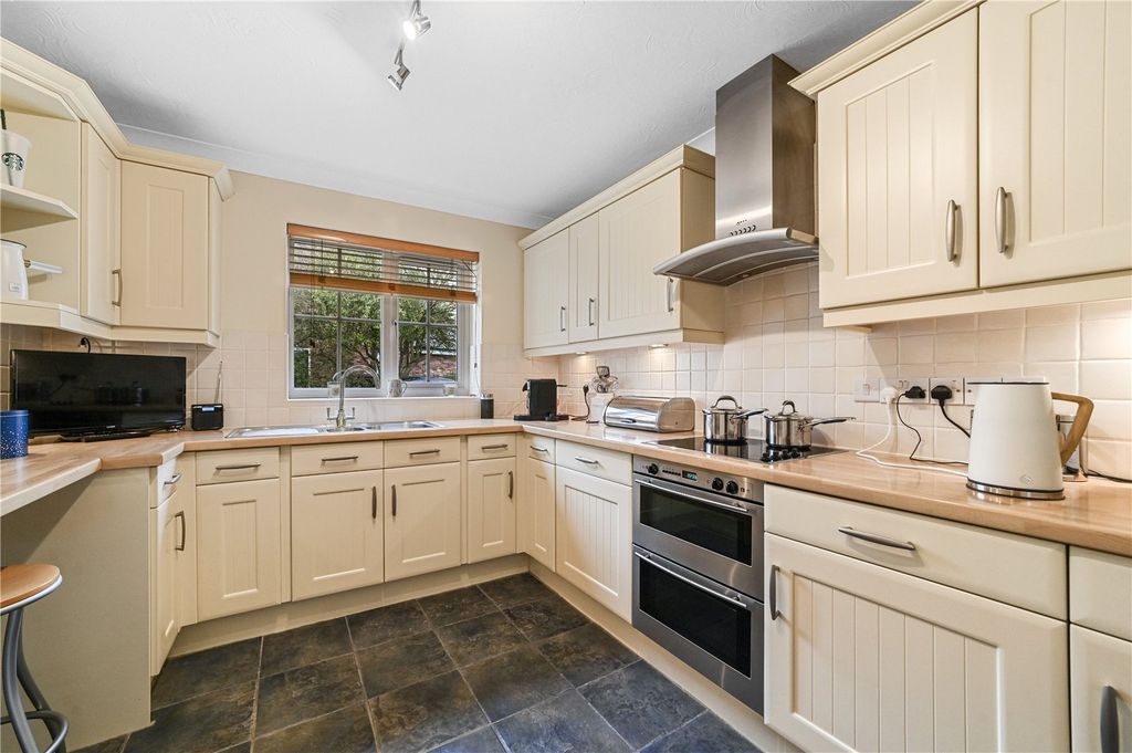 Property photo 2 of 21 Kitchen