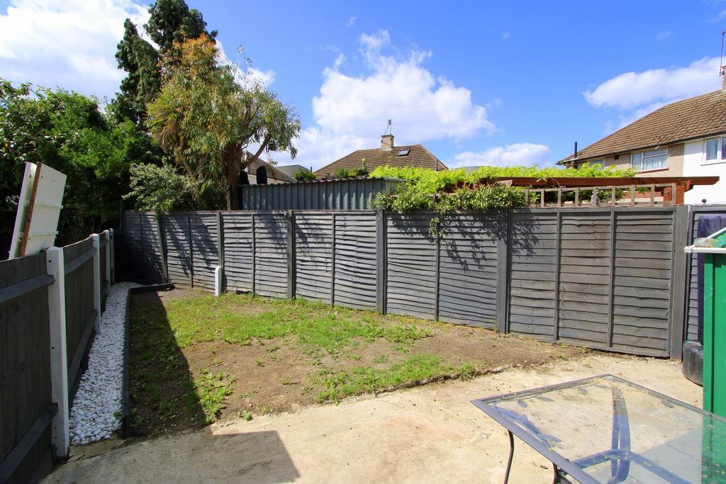 Property photo 3 of 17 Garden1.Jpg